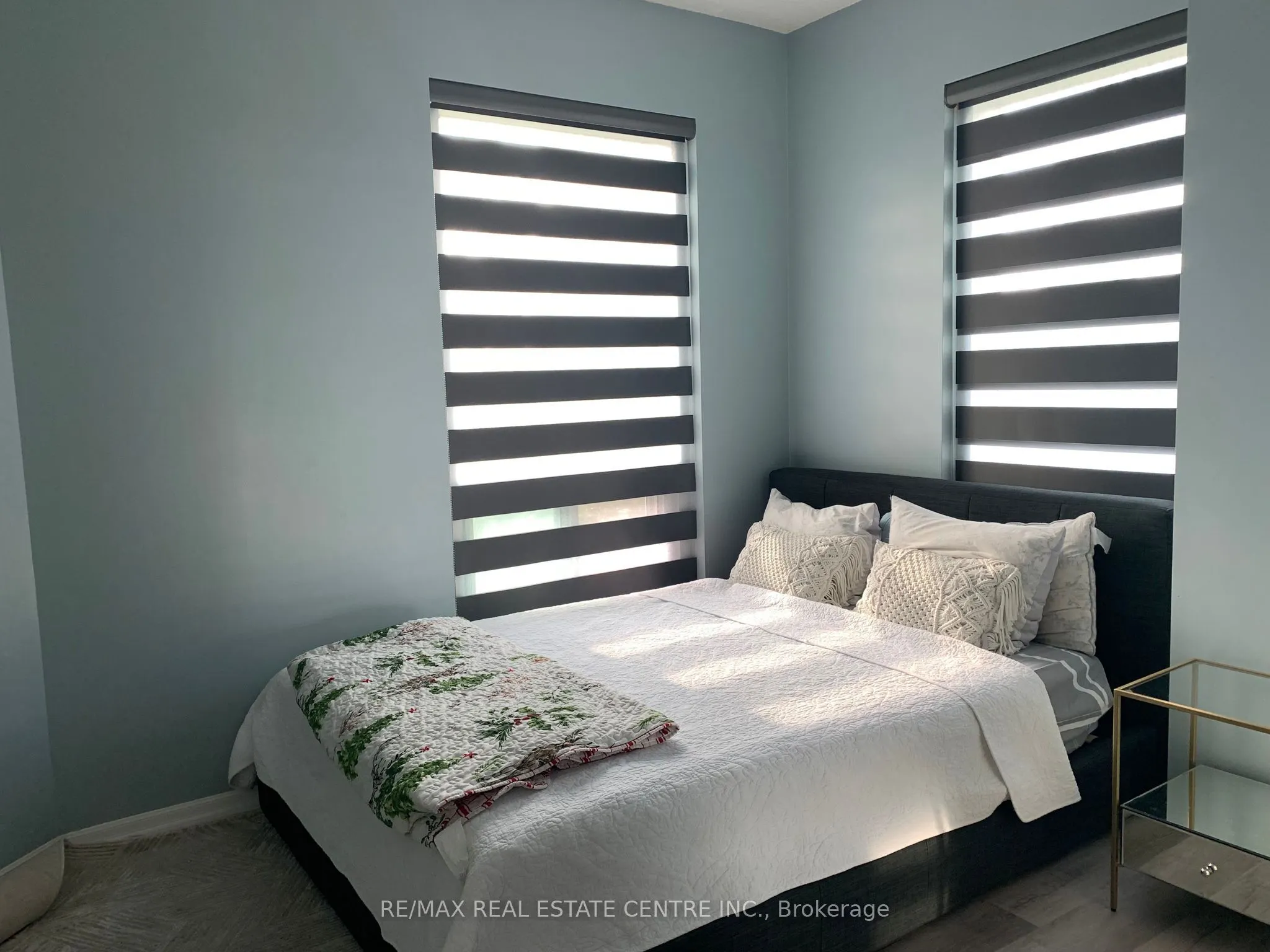 220 Burnhamthorpe Road W, #204