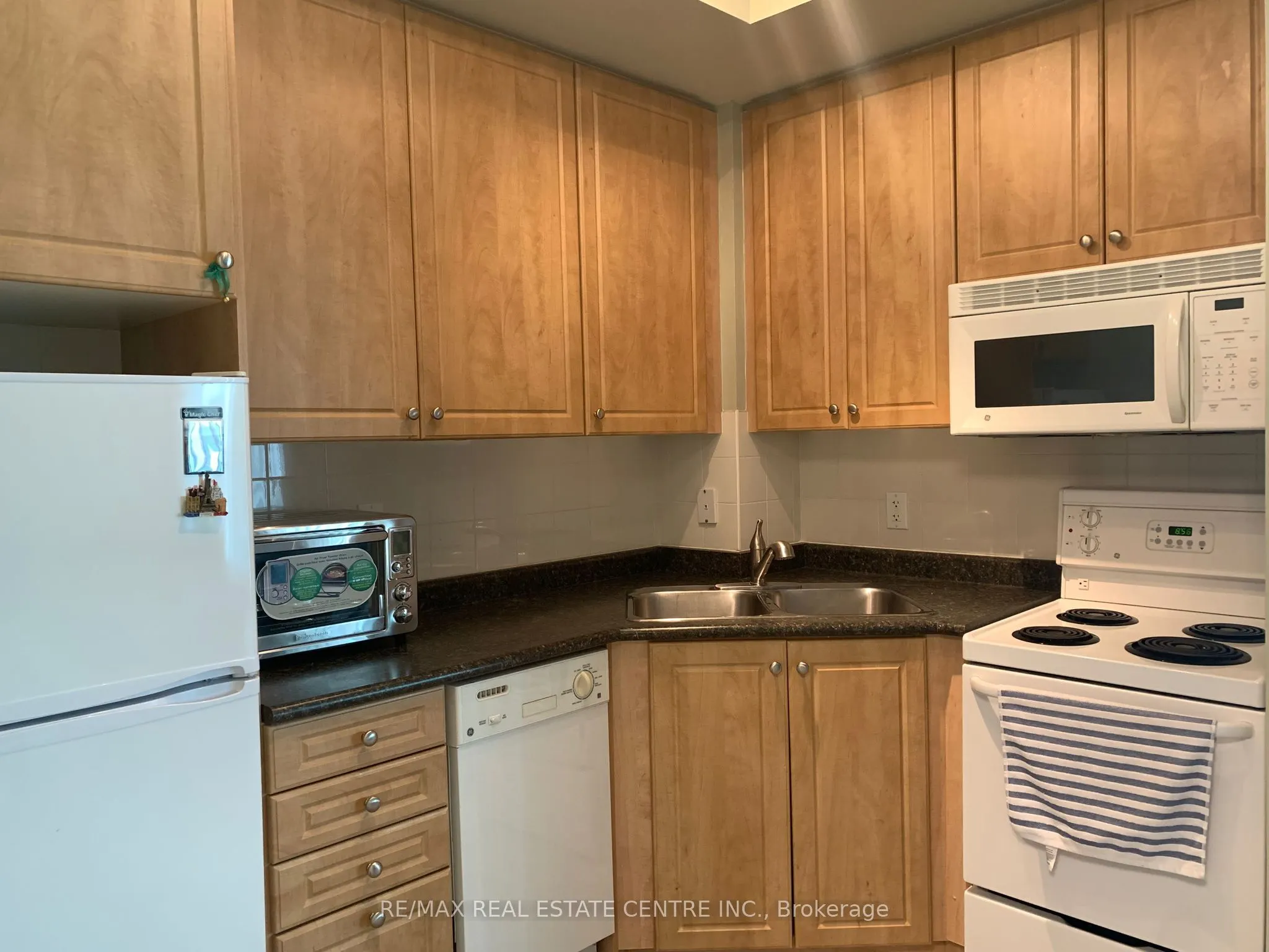 220 Burnhamthorpe Road W, #204