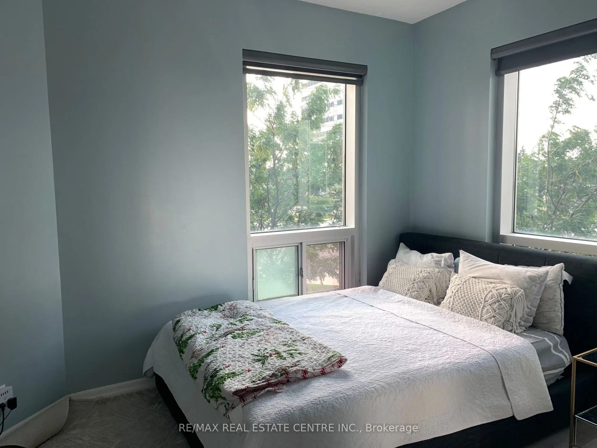 220 Burnhamthorpe Road W, #204