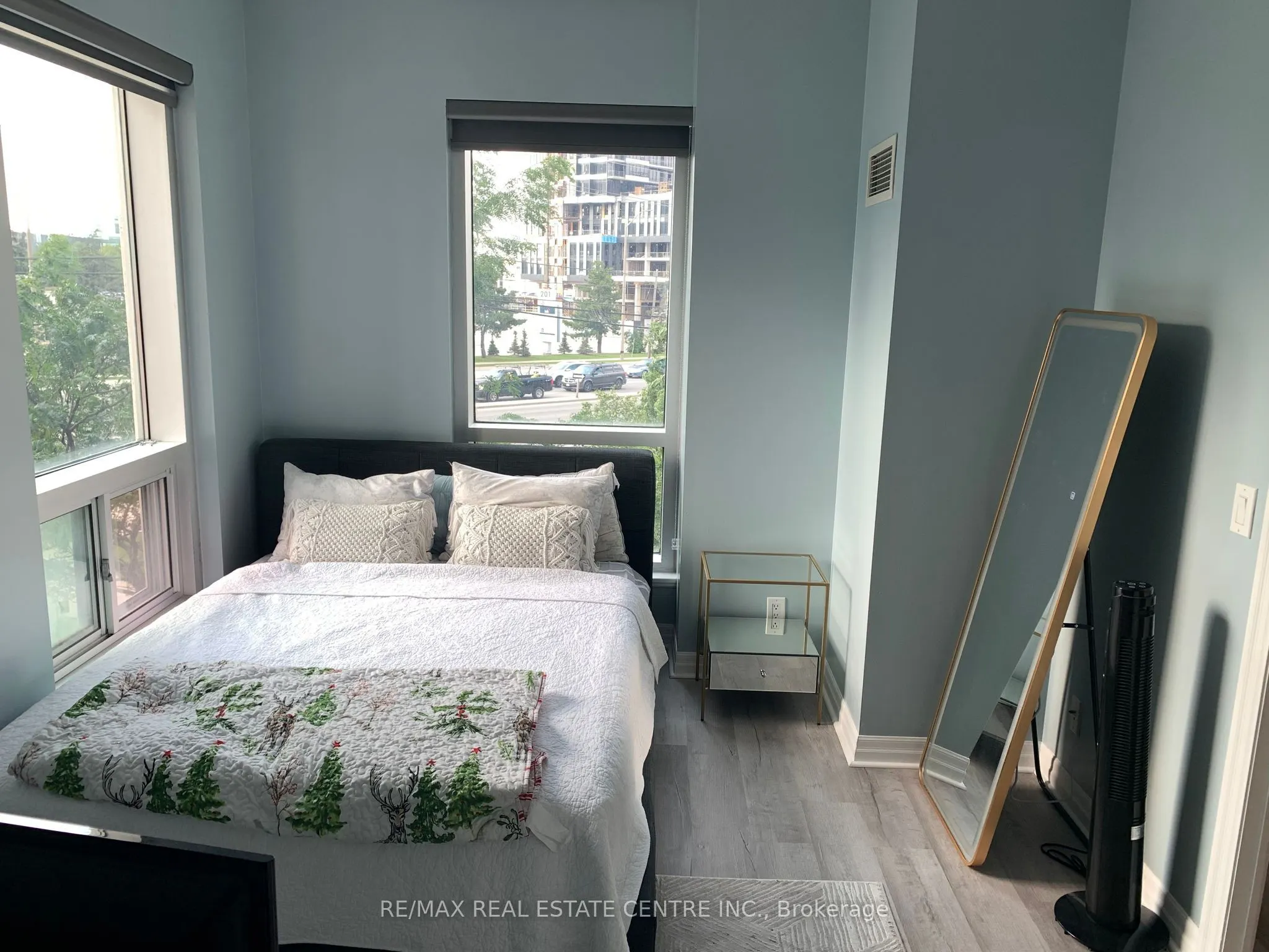 220 Burnhamthorpe Road W, #204