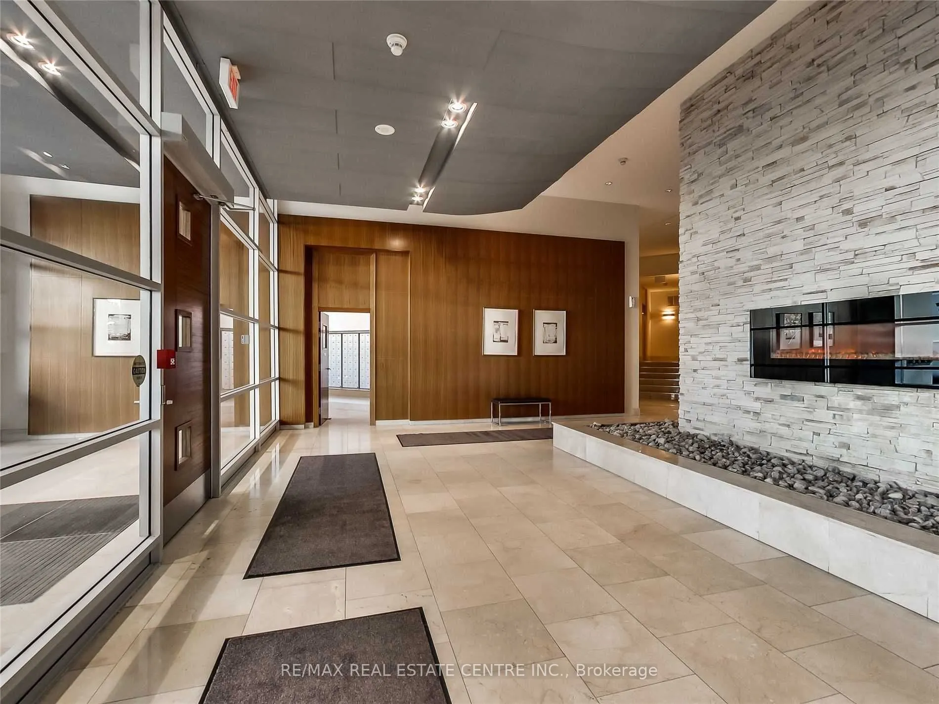 220 Burnhamthorpe Road W, #204