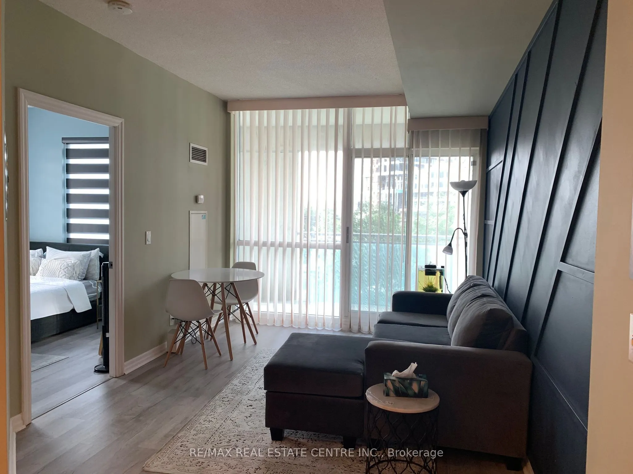 220 Burnhamthorpe Road W, #204
