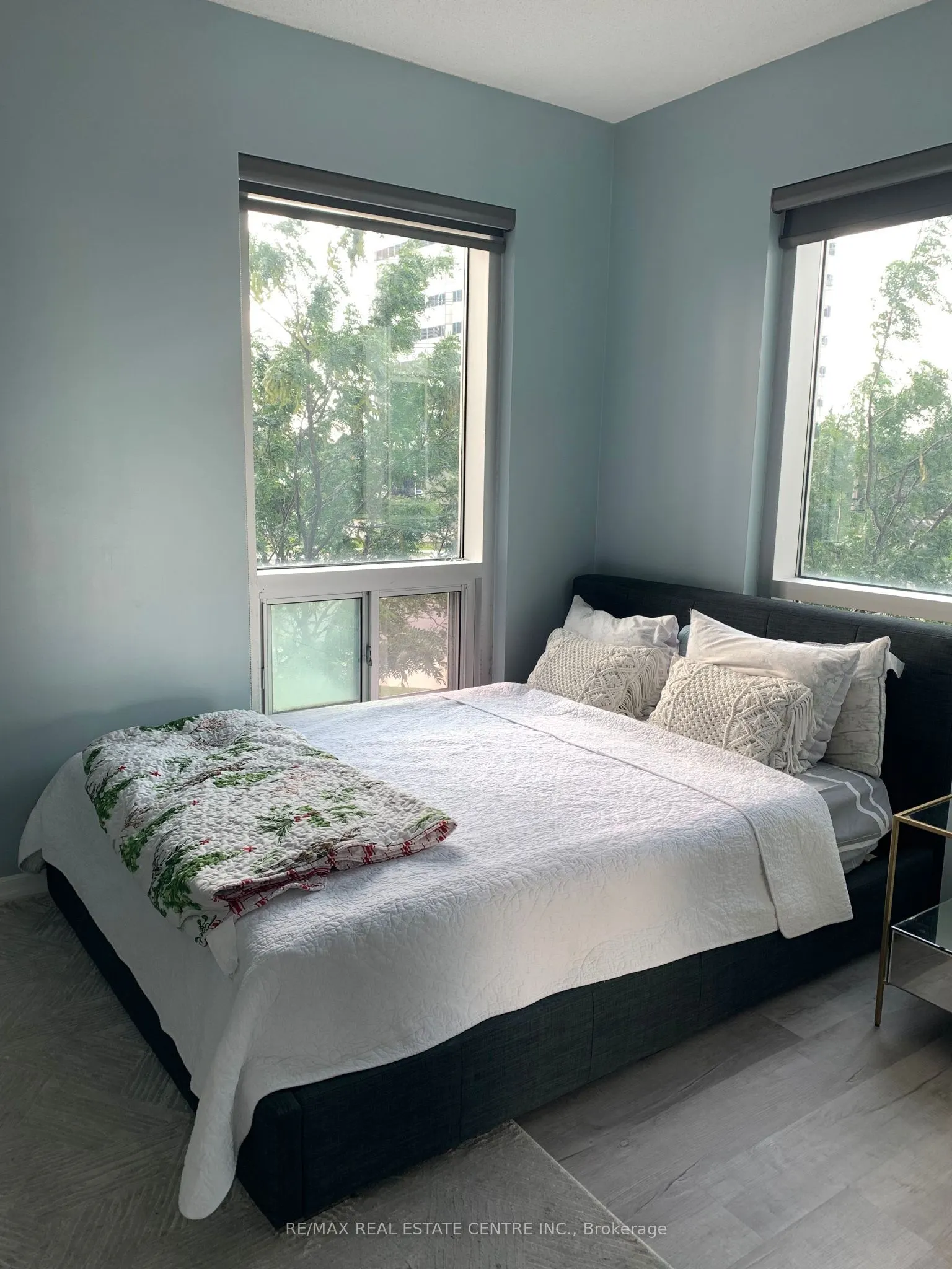 220 Burnhamthorpe Road W, #204