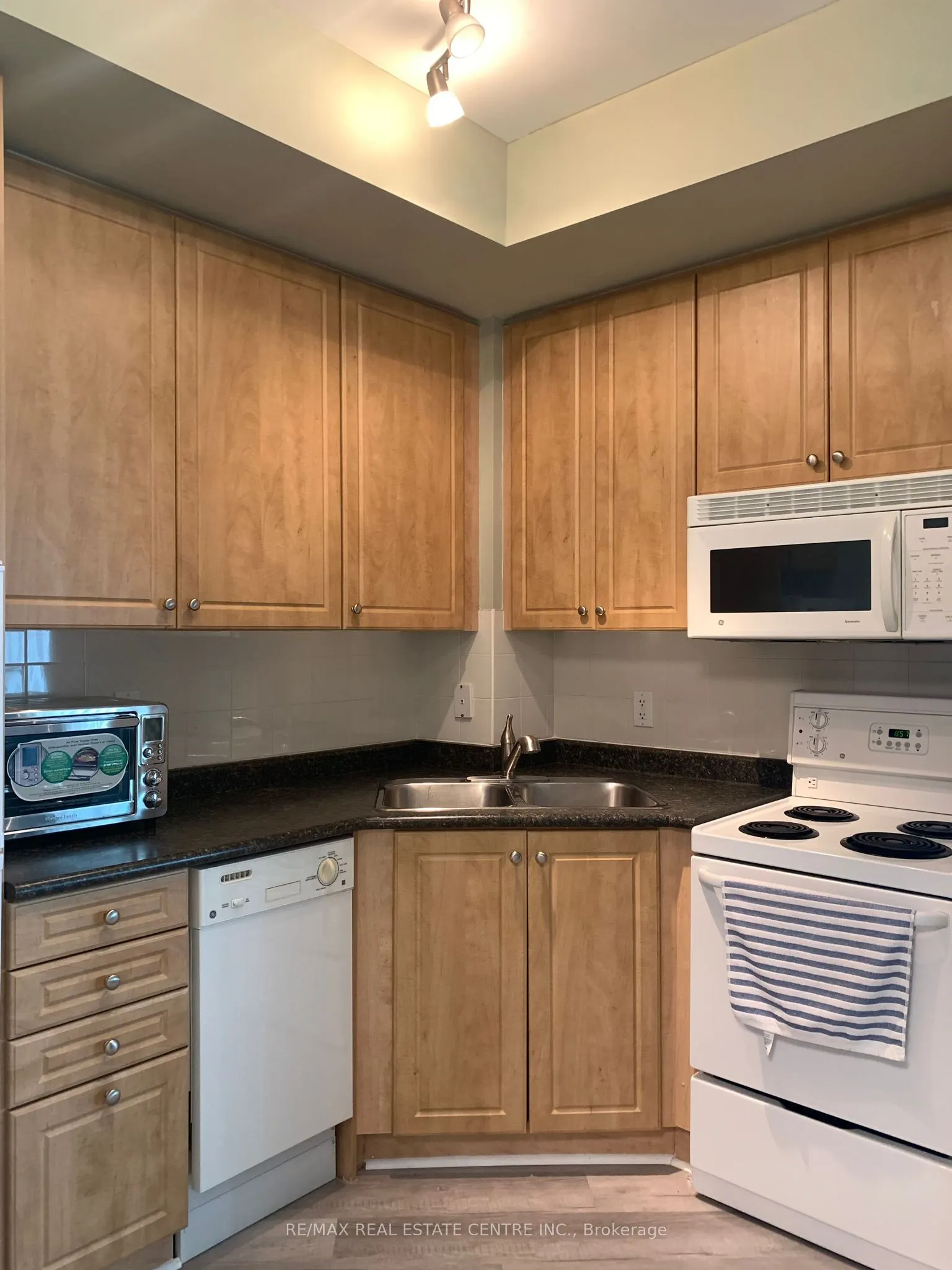 220 Burnhamthorpe Road W, #204