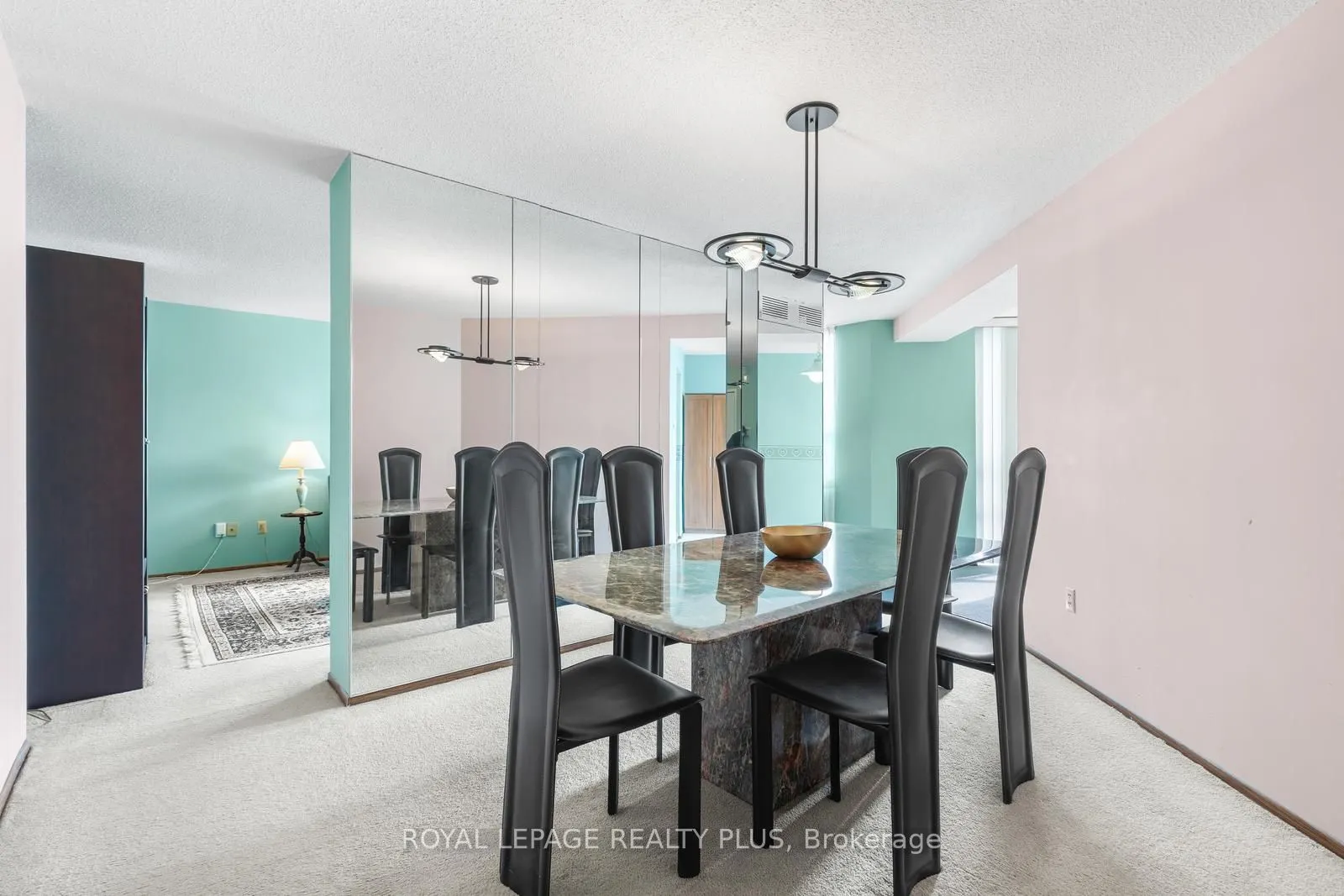 3650 Kaneff Crescent, #1002