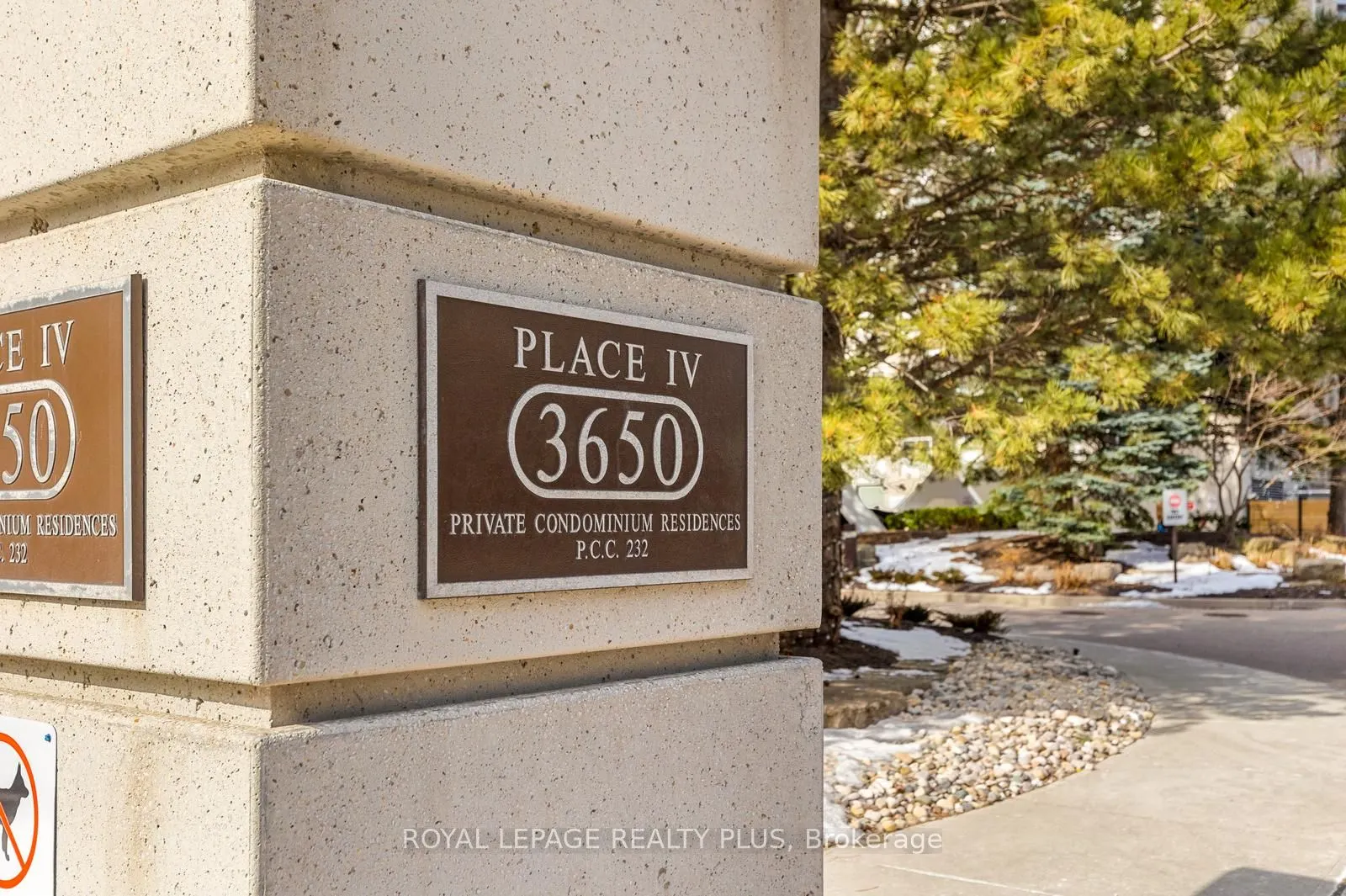 3650 Kaneff Crescent, #1002
