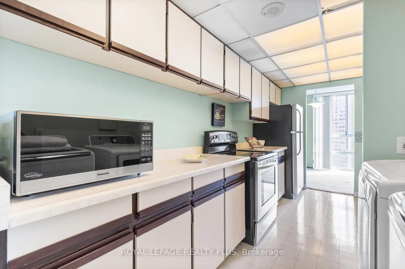 3650 Kaneff Crescent, #1002