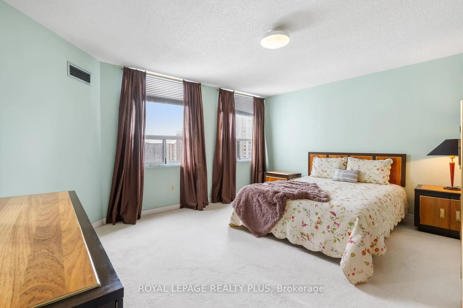 3650 Kaneff Crescent, #1002
