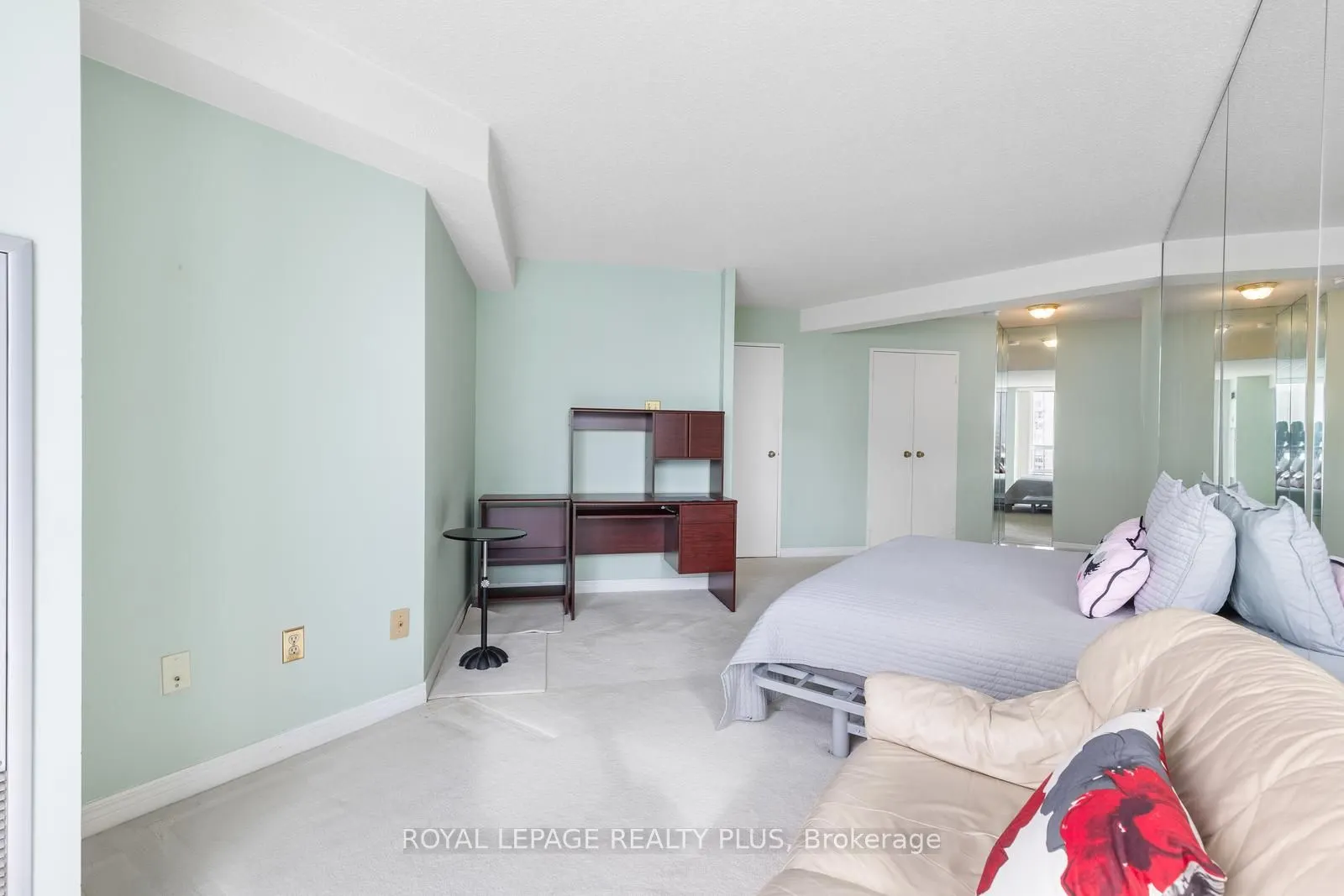 3650 Kaneff Crescent, #1002