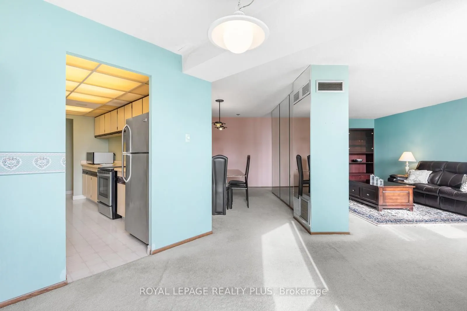 3650 Kaneff Crescent, #1002