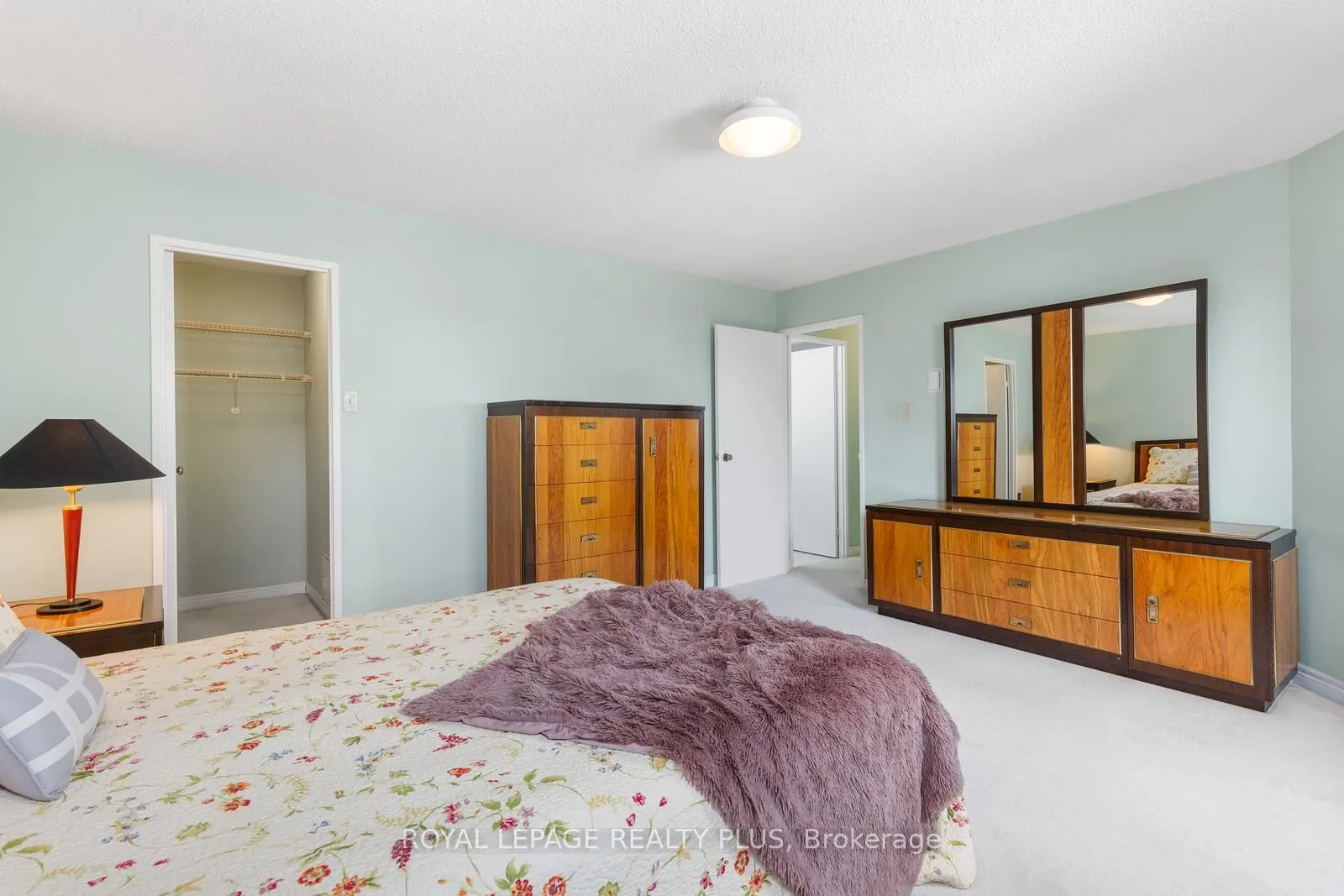 3650 Kaneff Crescent, #1002