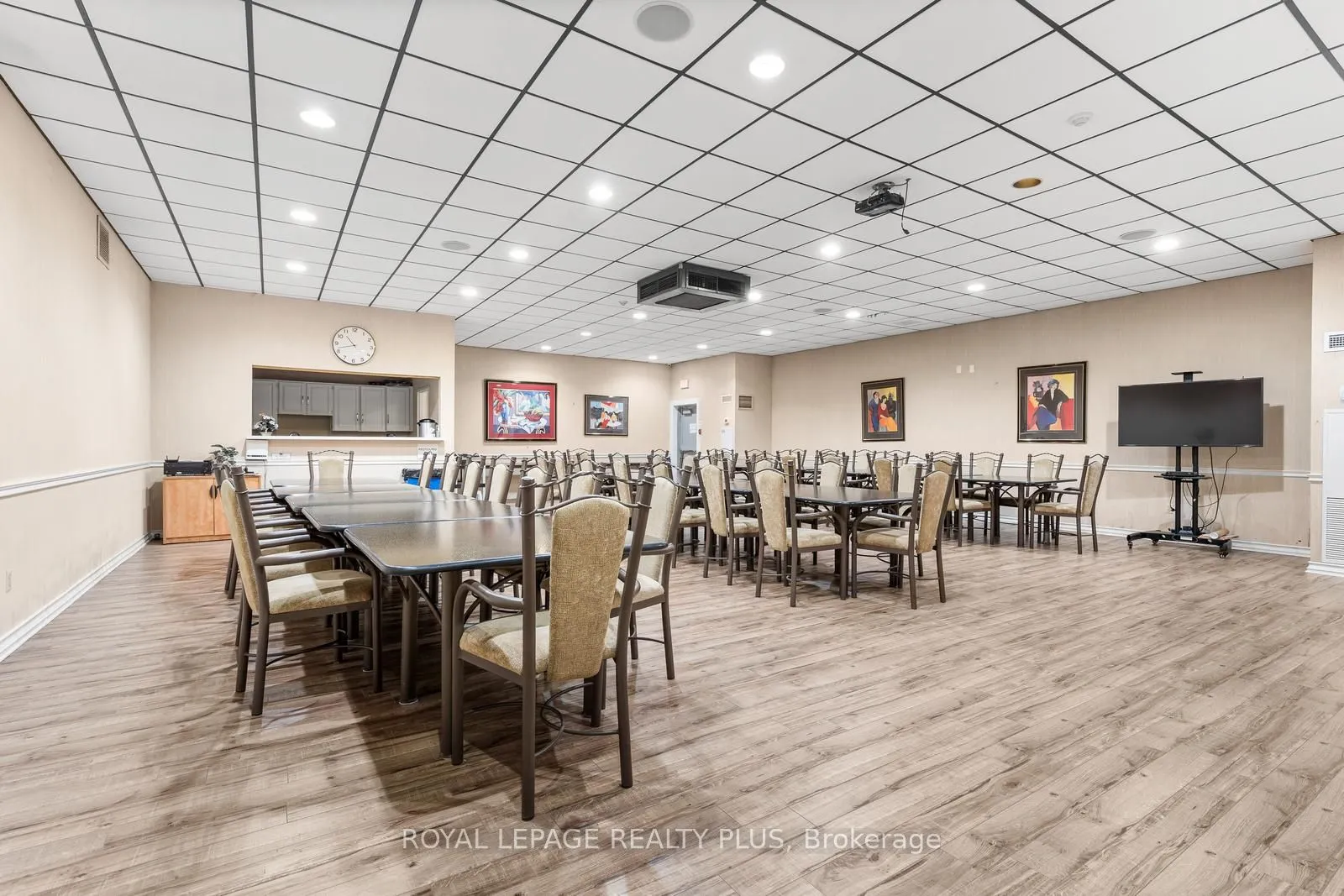 3650 Kaneff Crescent, #1002