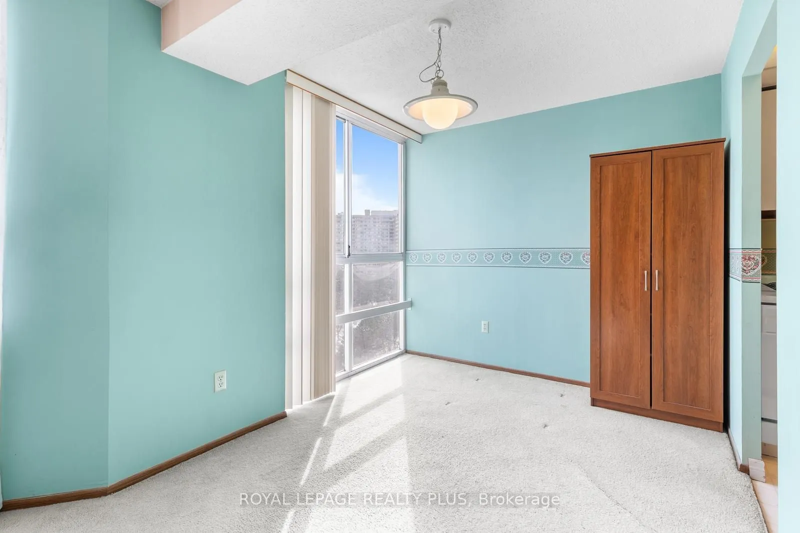 3650 Kaneff Crescent, #1002