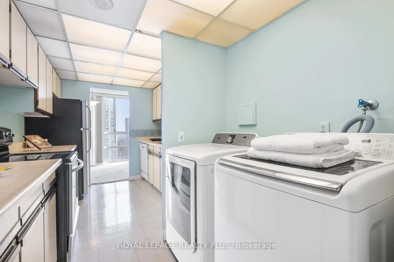 3650 Kaneff Crescent, #1002