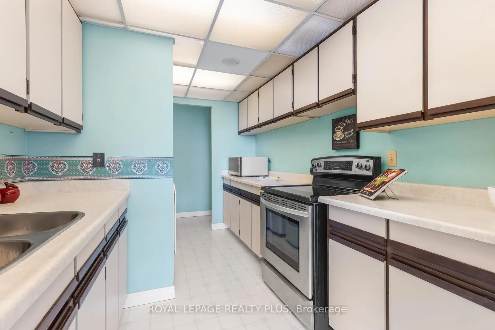 3650 Kaneff Crescent, #1002