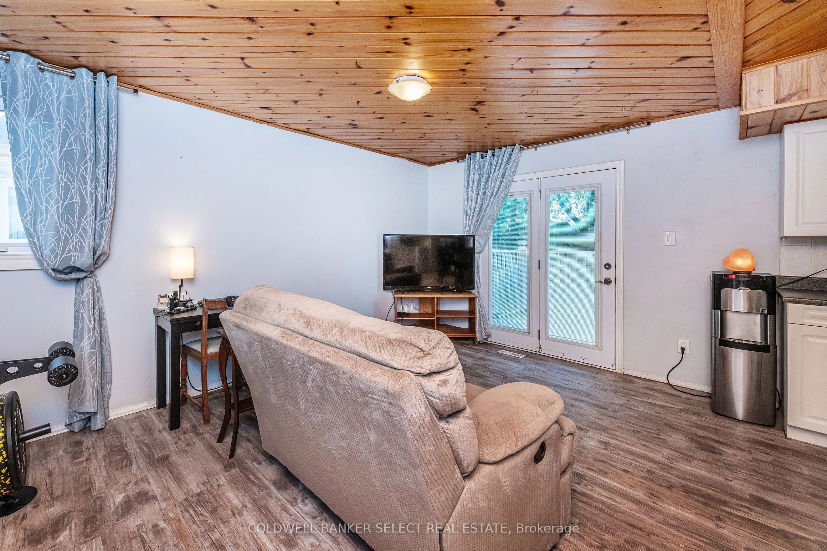 296 Whitehead Crescent
