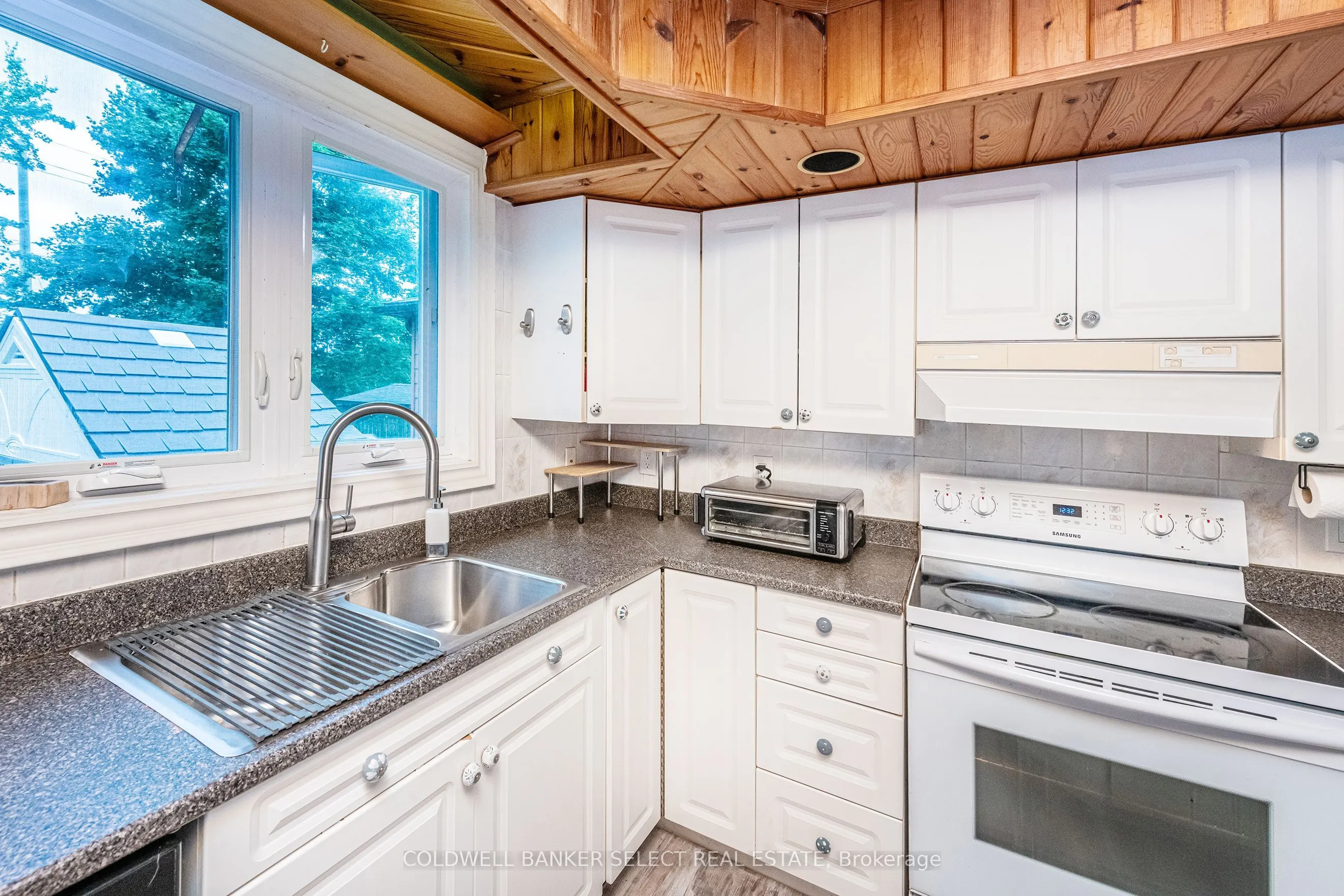 296 Whitehead Crescent