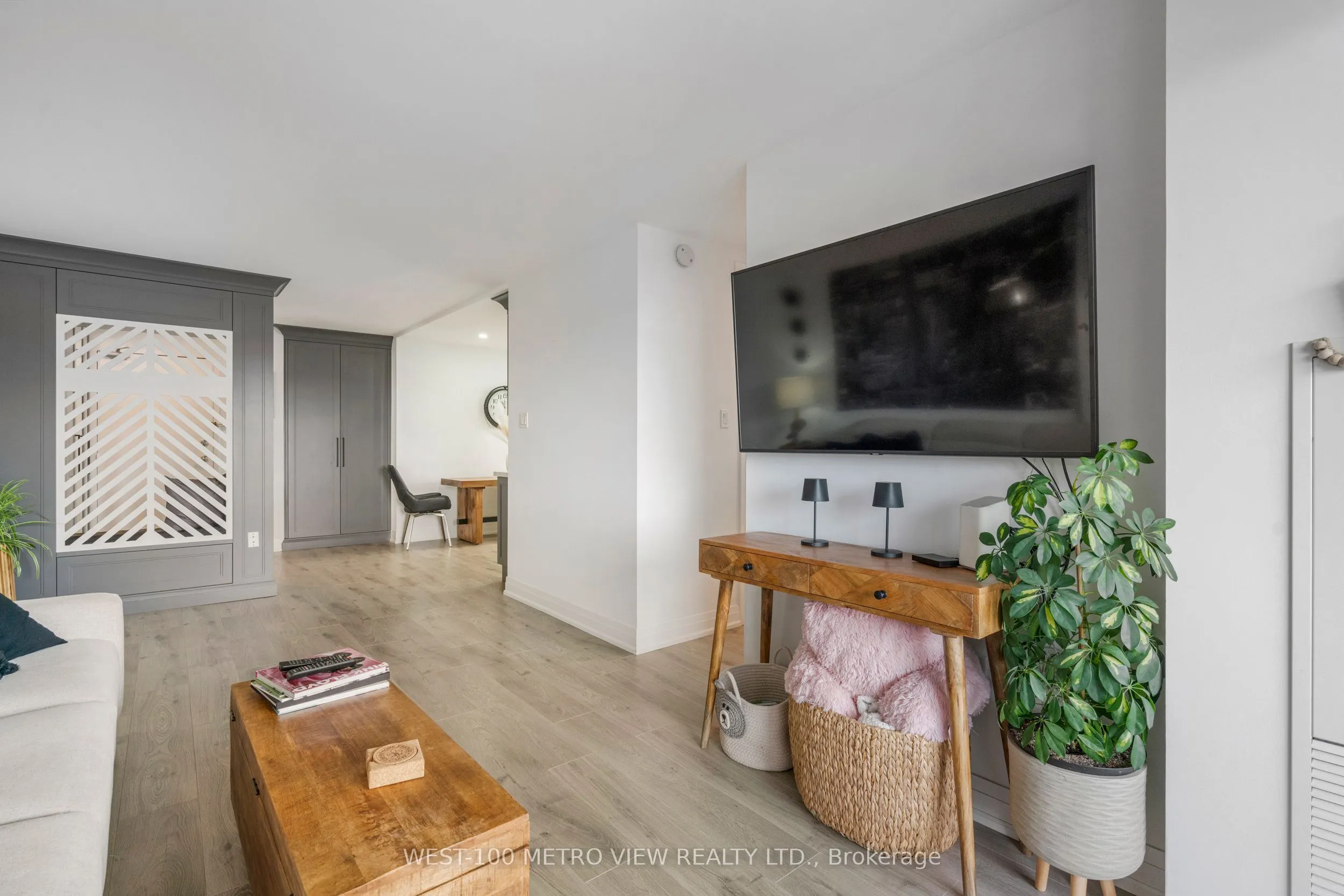 355 Rathburn Road E, #701