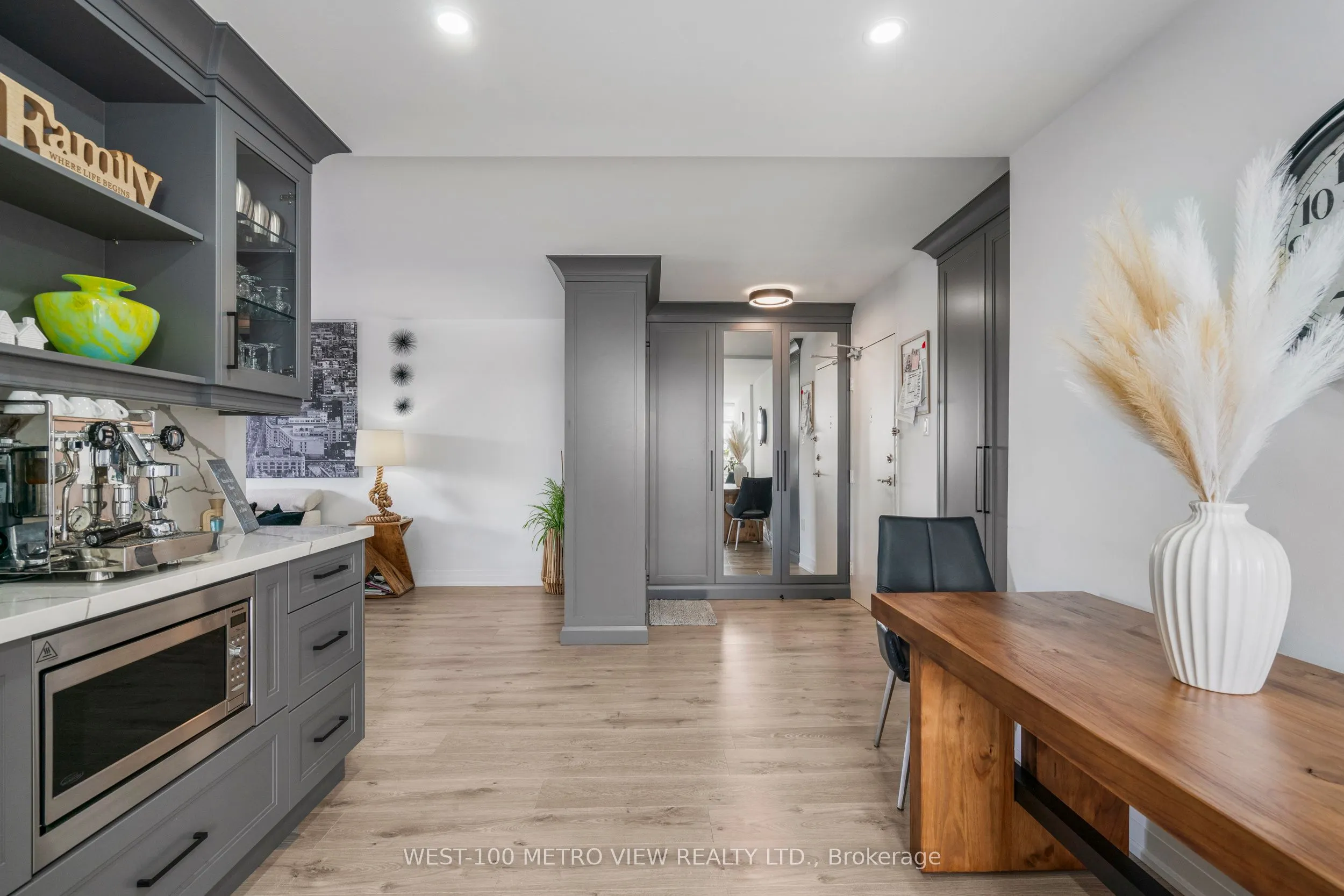 355 Rathburn Road E, #701