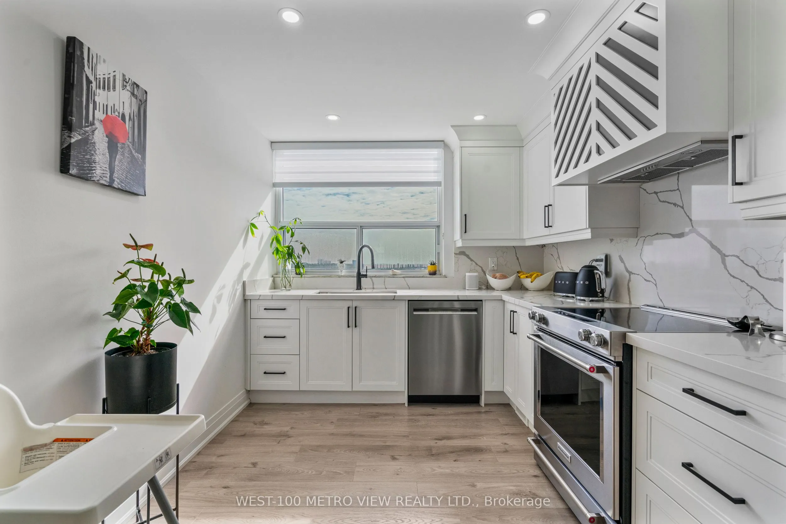355 Rathburn Road E, #701