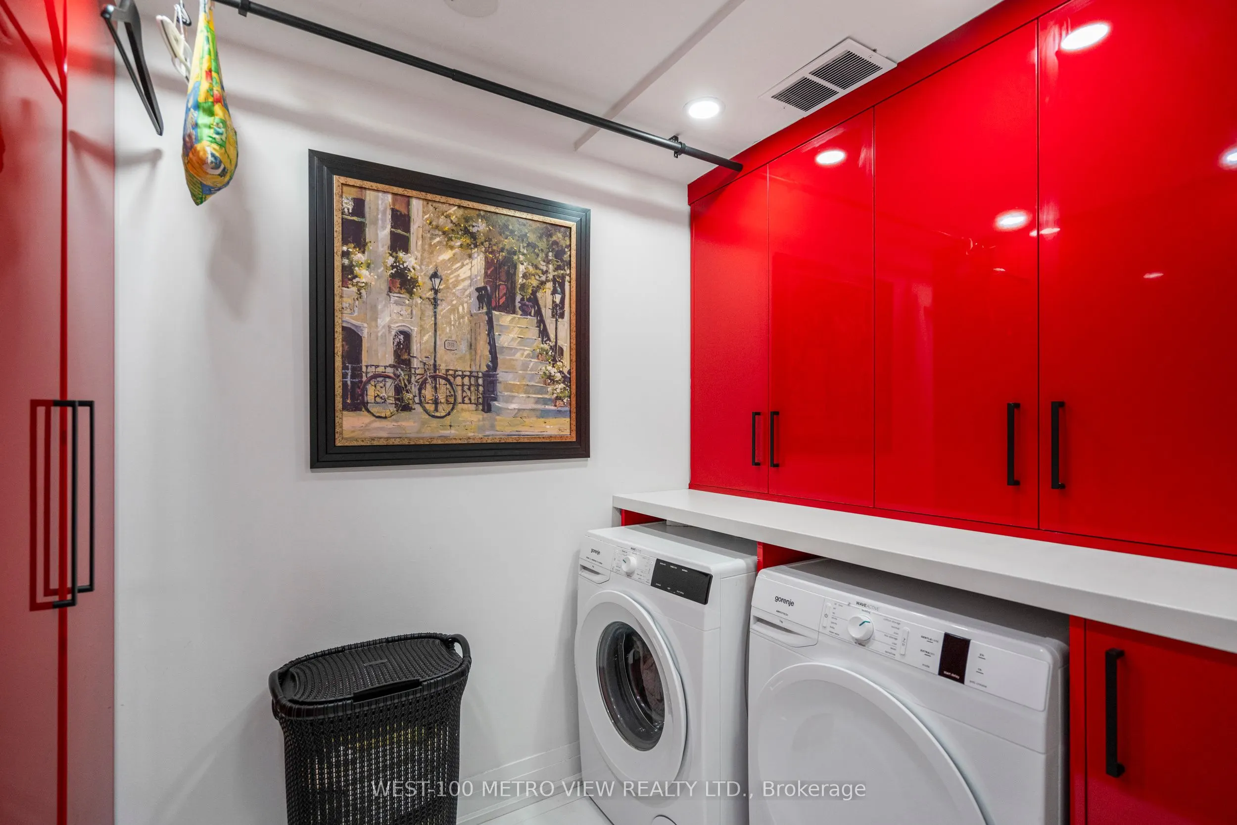 355 Rathburn Road E, #701