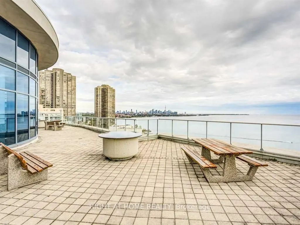 2087 Lake Shore Boulevard, #207