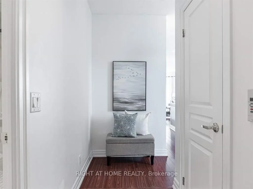 2087 Lake Shore Boulevard, #207