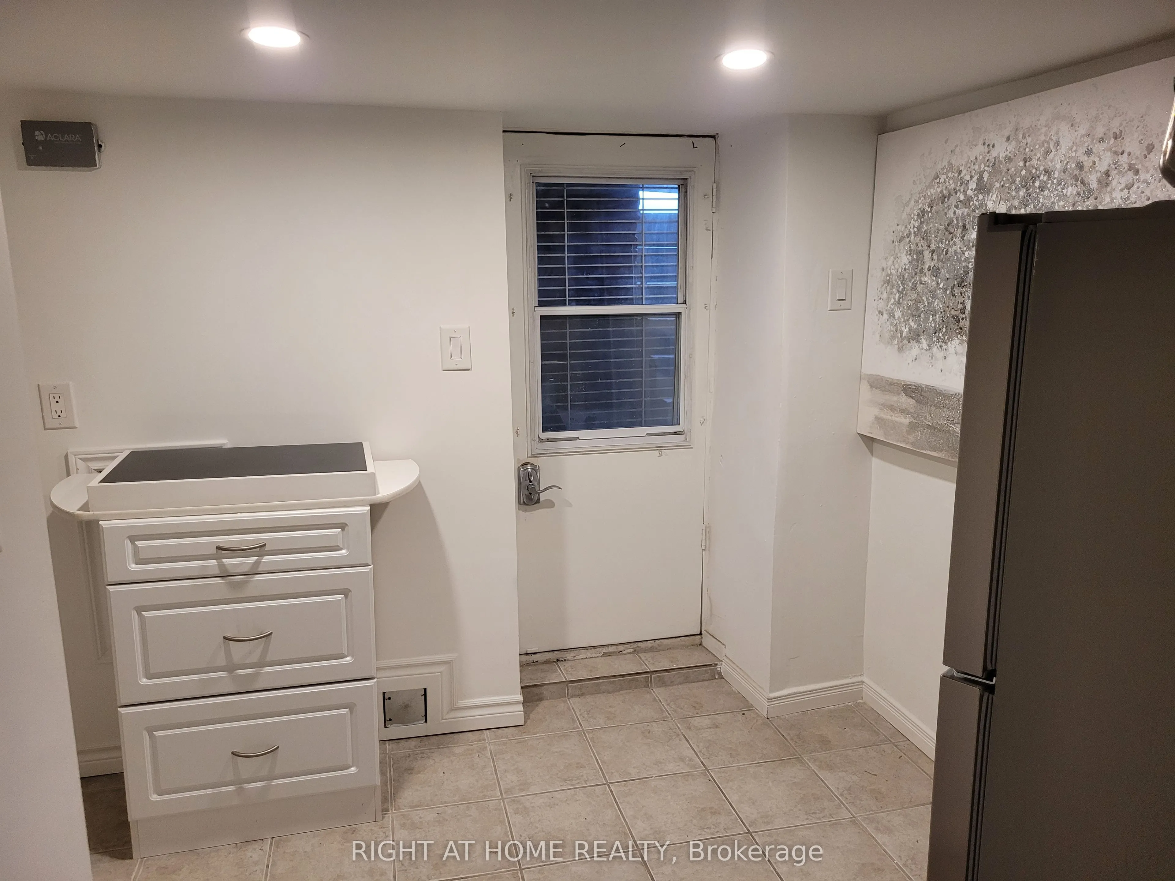 1054 Dufferin Street, #Basement