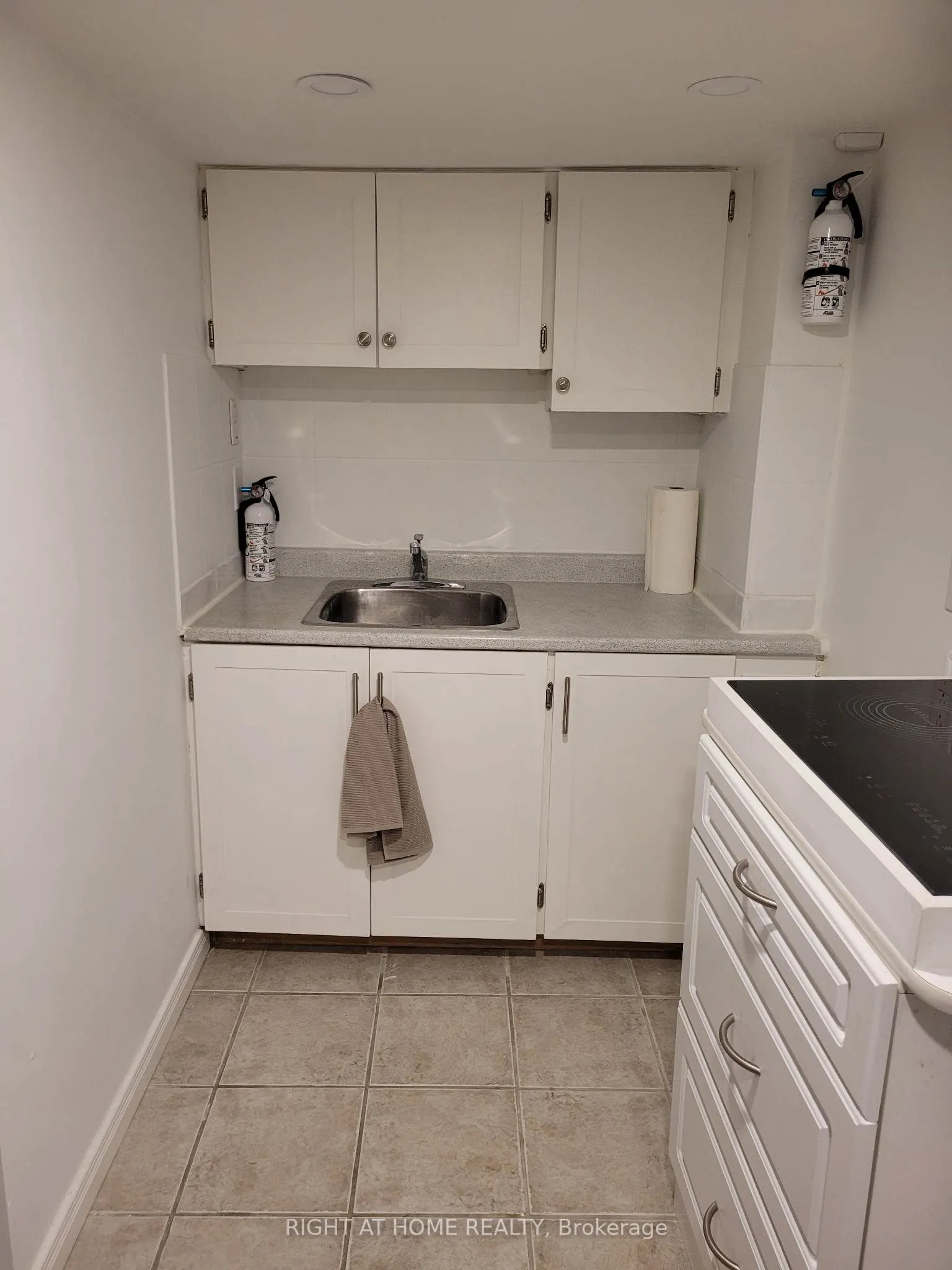 1054 Dufferin Street, #Basement