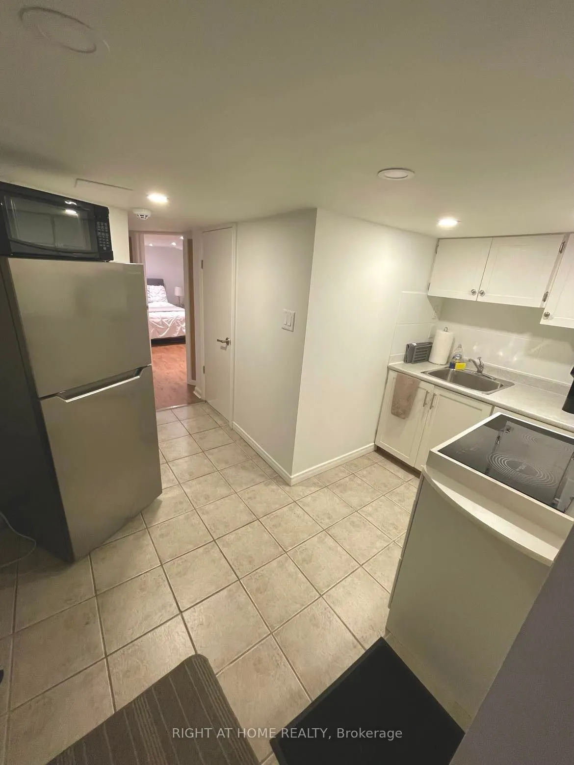 1054 Dufferin Street, #Basement