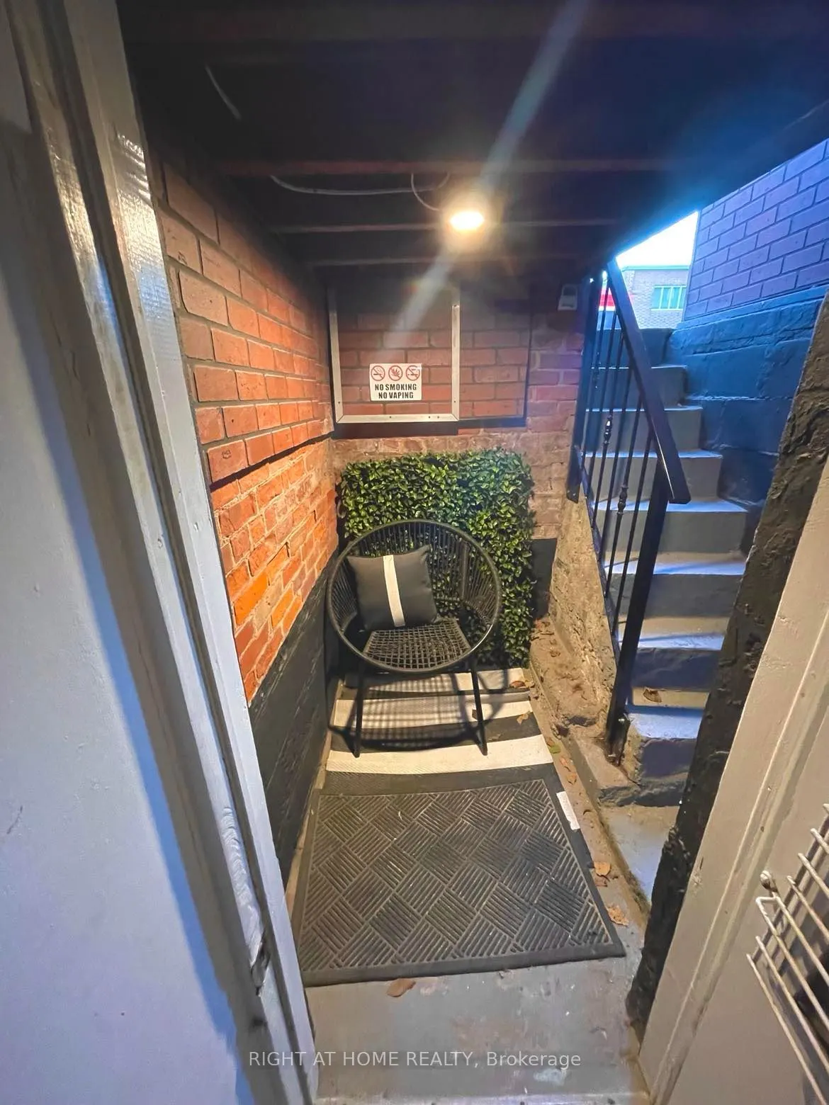 1054 Dufferin Street, #Basement