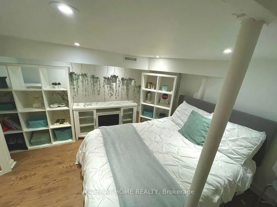 1054 Dufferin Street, #Basement
