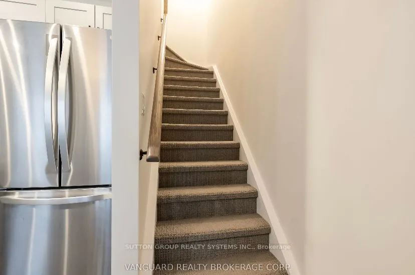 6 Bicknell Avenue W, #11