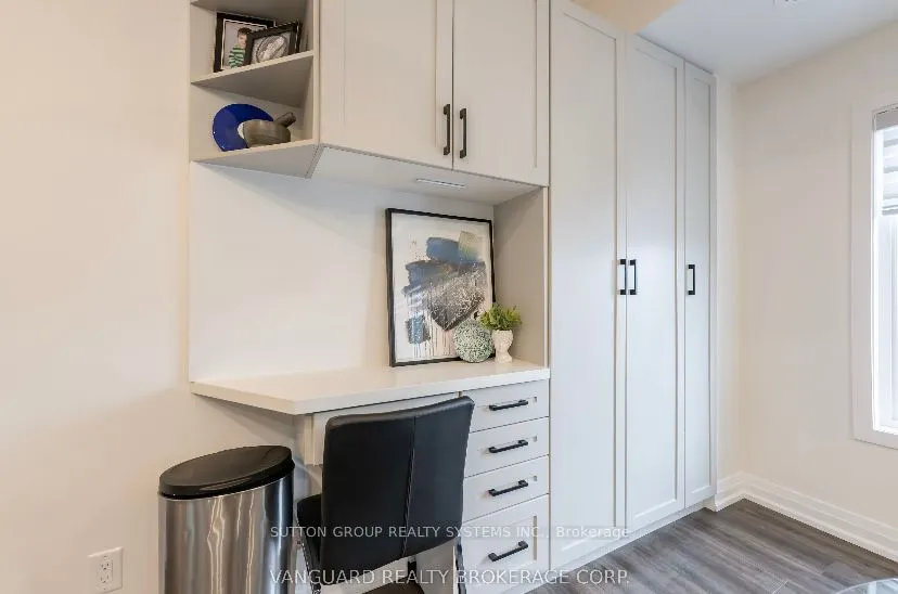 6 Bicknell Avenue W, #11