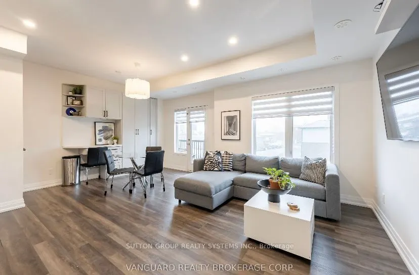6 Bicknell Avenue W, #11
