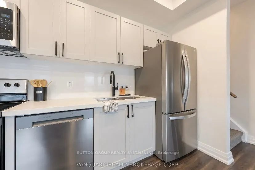 6 Bicknell Avenue W, #11