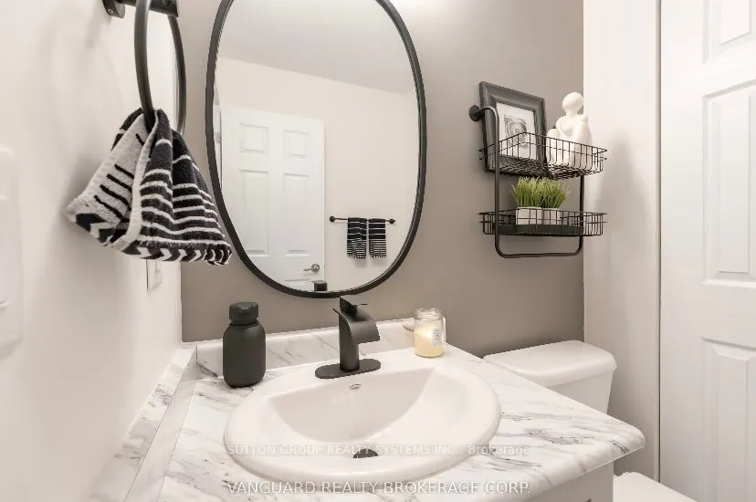 6 Bicknell Avenue W, #11