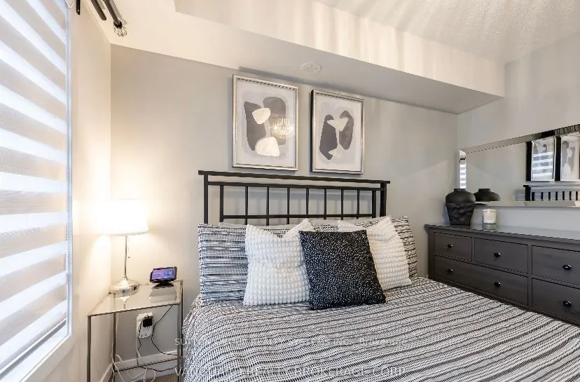 6 Bicknell Avenue W, #11