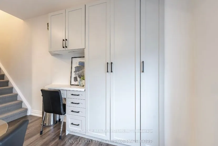 6 Bicknell Avenue W, #11