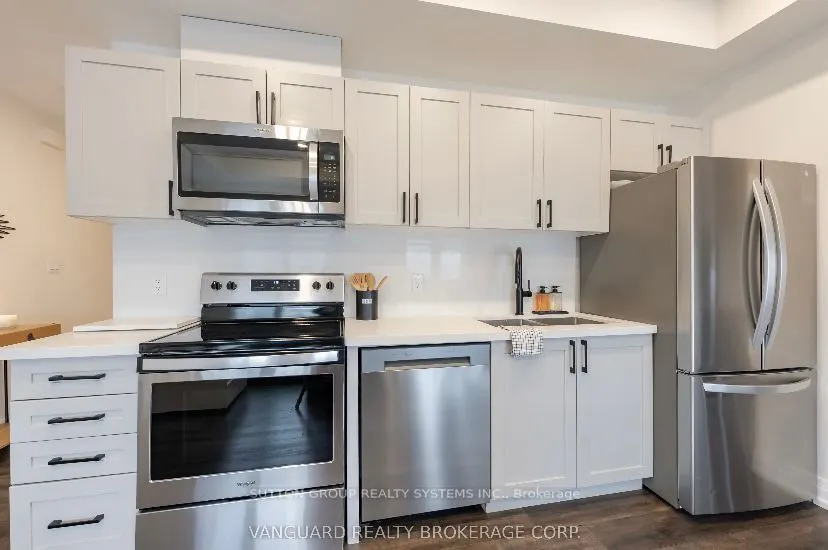 6 Bicknell Avenue W, #11