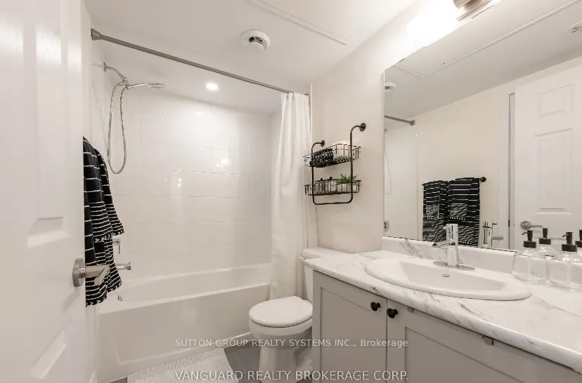 6 Bicknell Avenue W, #11