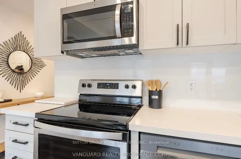 6 Bicknell Avenue W, #11