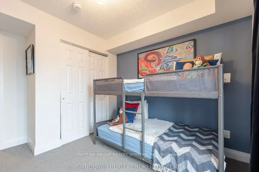 6 Bicknell Avenue W, #11