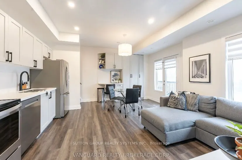 6 Bicknell Avenue W, #11