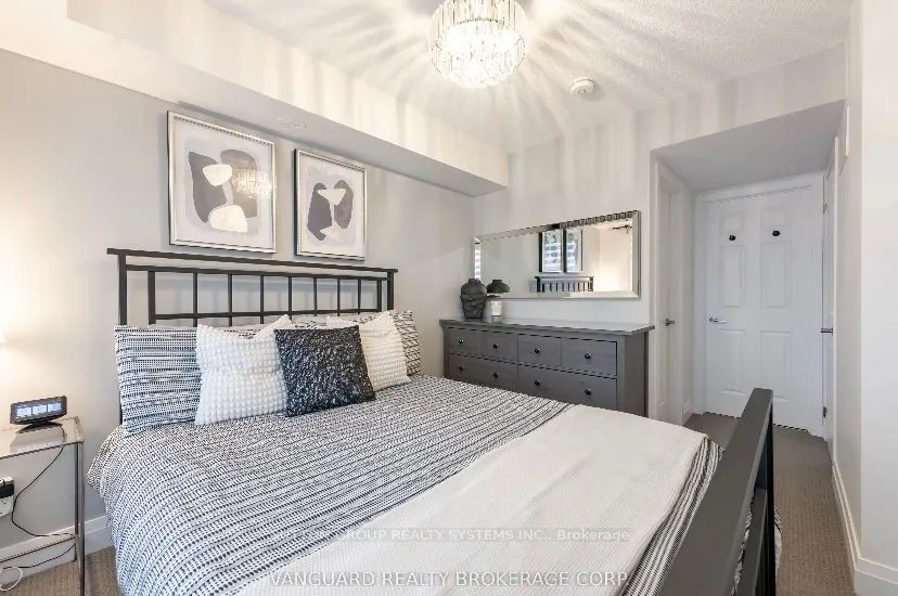 6 Bicknell Avenue W, #11