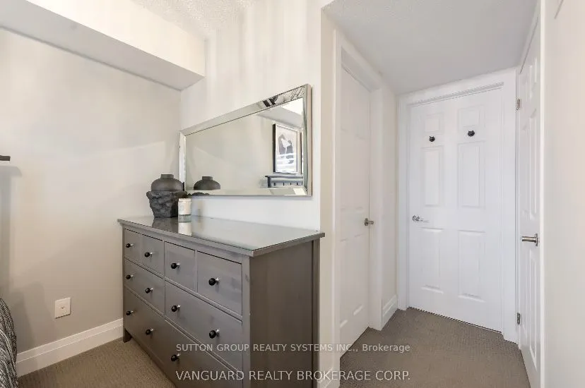 6 Bicknell Avenue W, #11