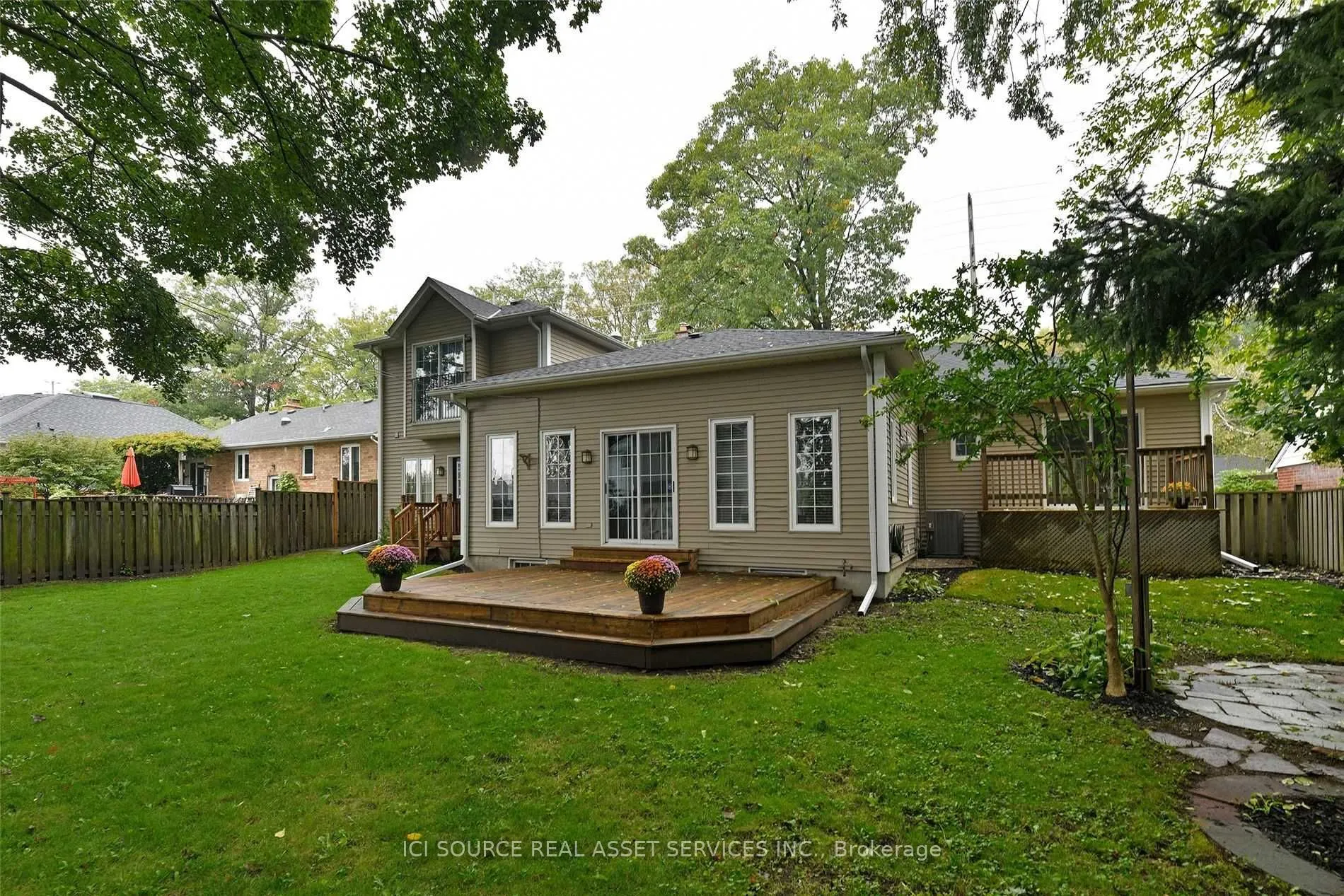 156 Mineola Road E