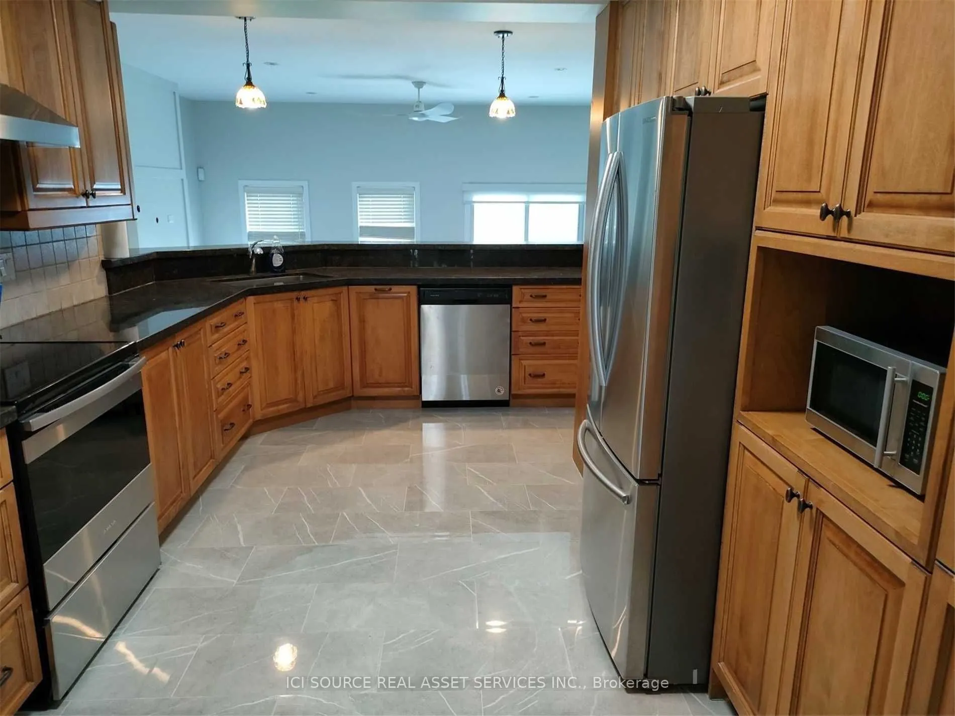 156 Mineola Road E