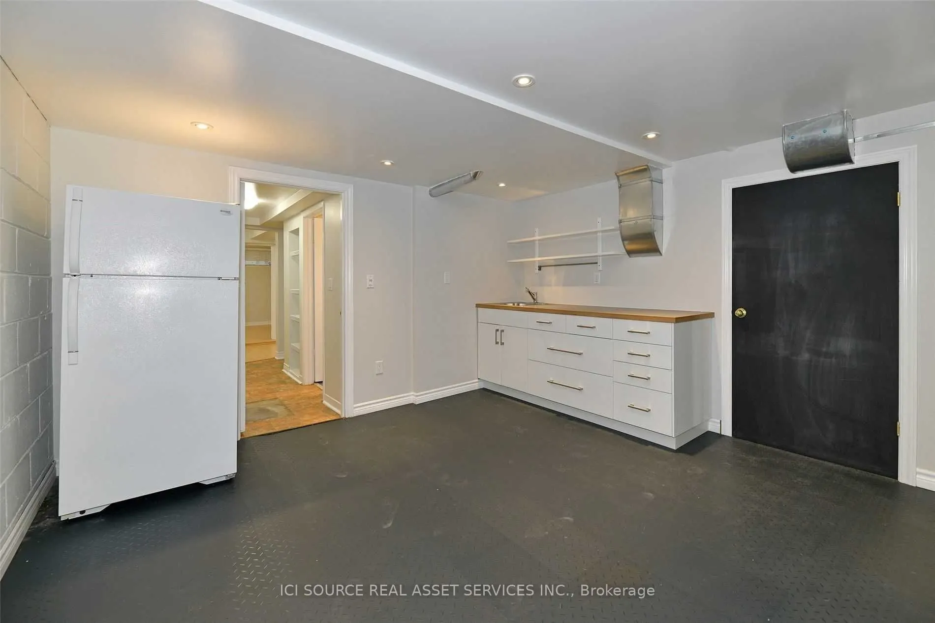 156 Mineola Road E