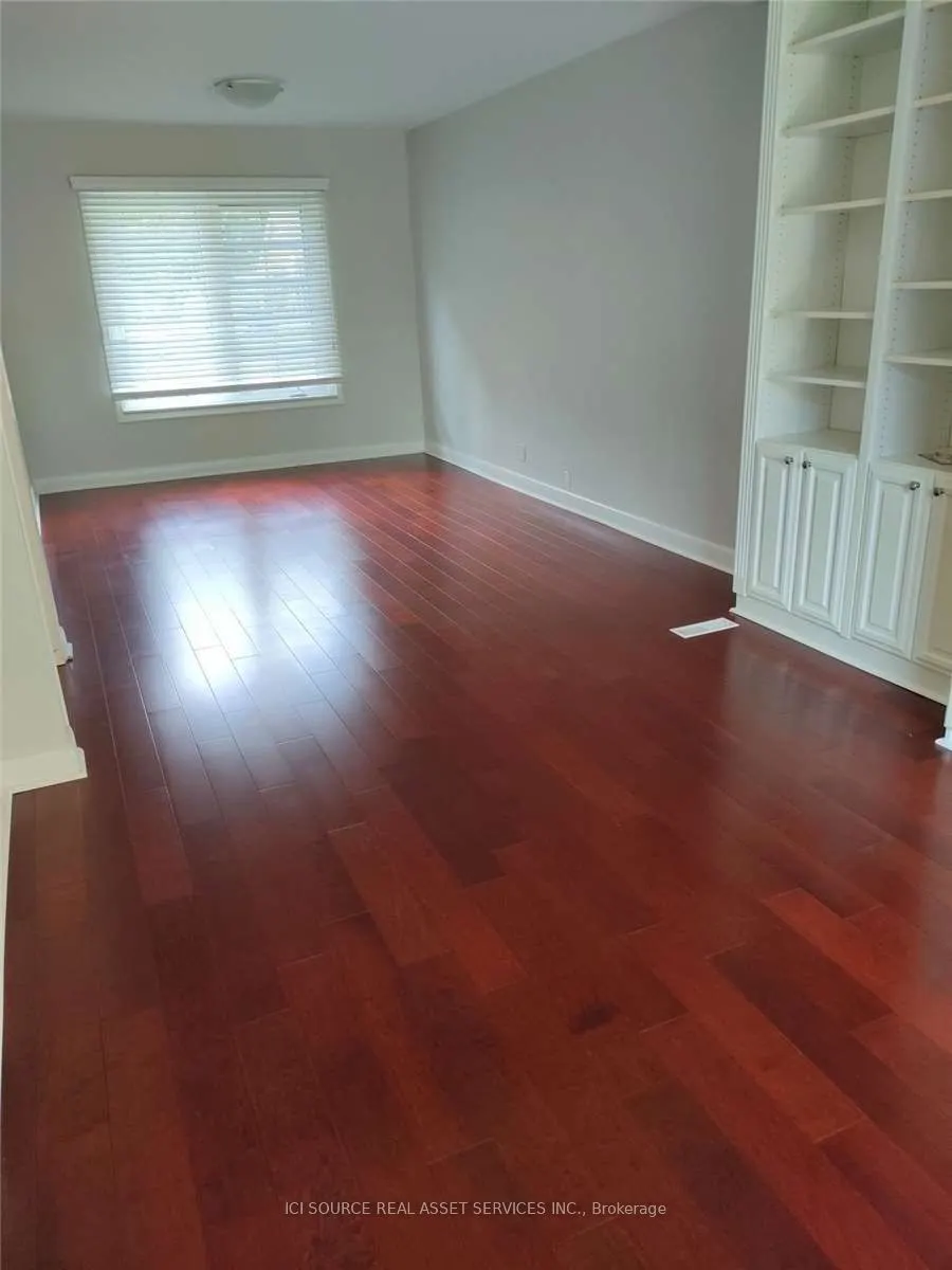 156 Mineola Road E